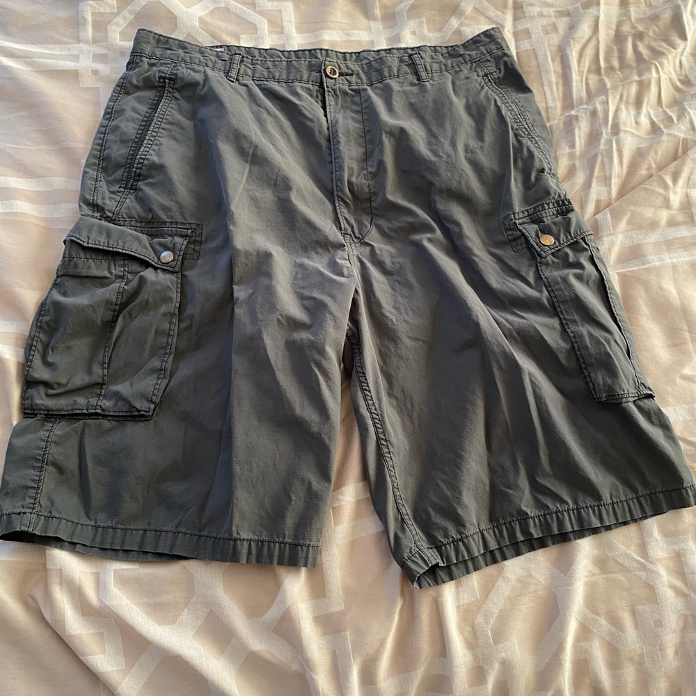 Men’s cargo shorts size 38